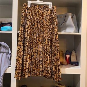 Midi length cheetah pleated skirt